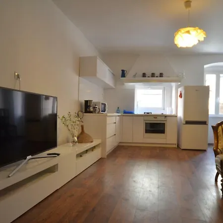 Appartement R.z. *